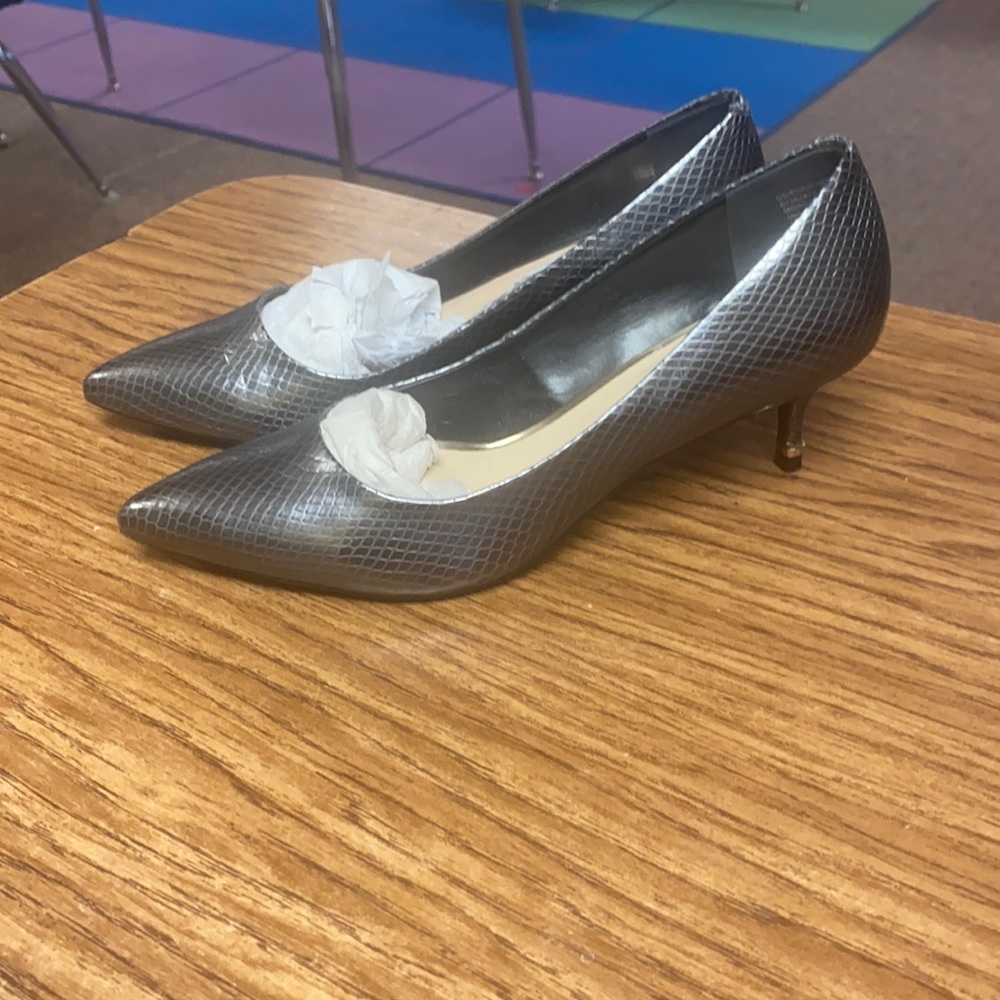 Kenneth Cole Kitten heeled pumps